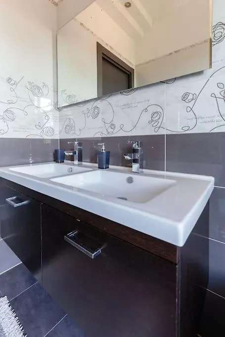 Suitehouse - With Jacuzzi & All Comfort San Giorgio a Cremano Italy
